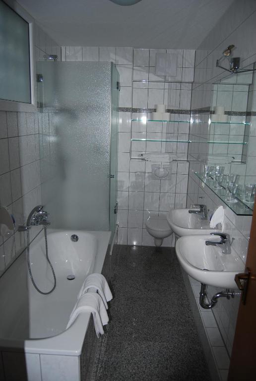 Landhotel St. Gereon Nackenheim Стая снимка